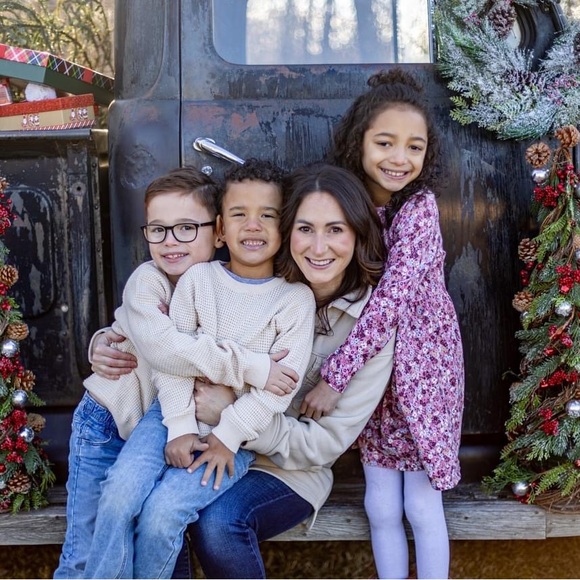 Meet your Posher, Jennifer - Picture 1 of 1